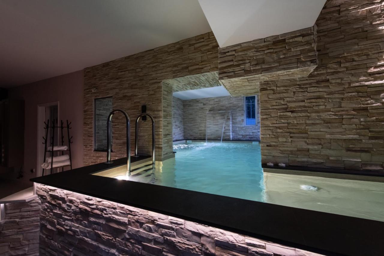 Villa Mairi - 2 Private Pools & Game Room Near Athens サラミス エクステリア 写真